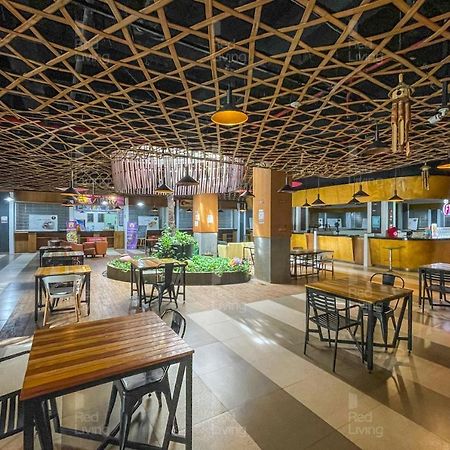 Redliving Apartemen Parahyangan Residence - Anton Rooms Бандунг Екстериор снимка